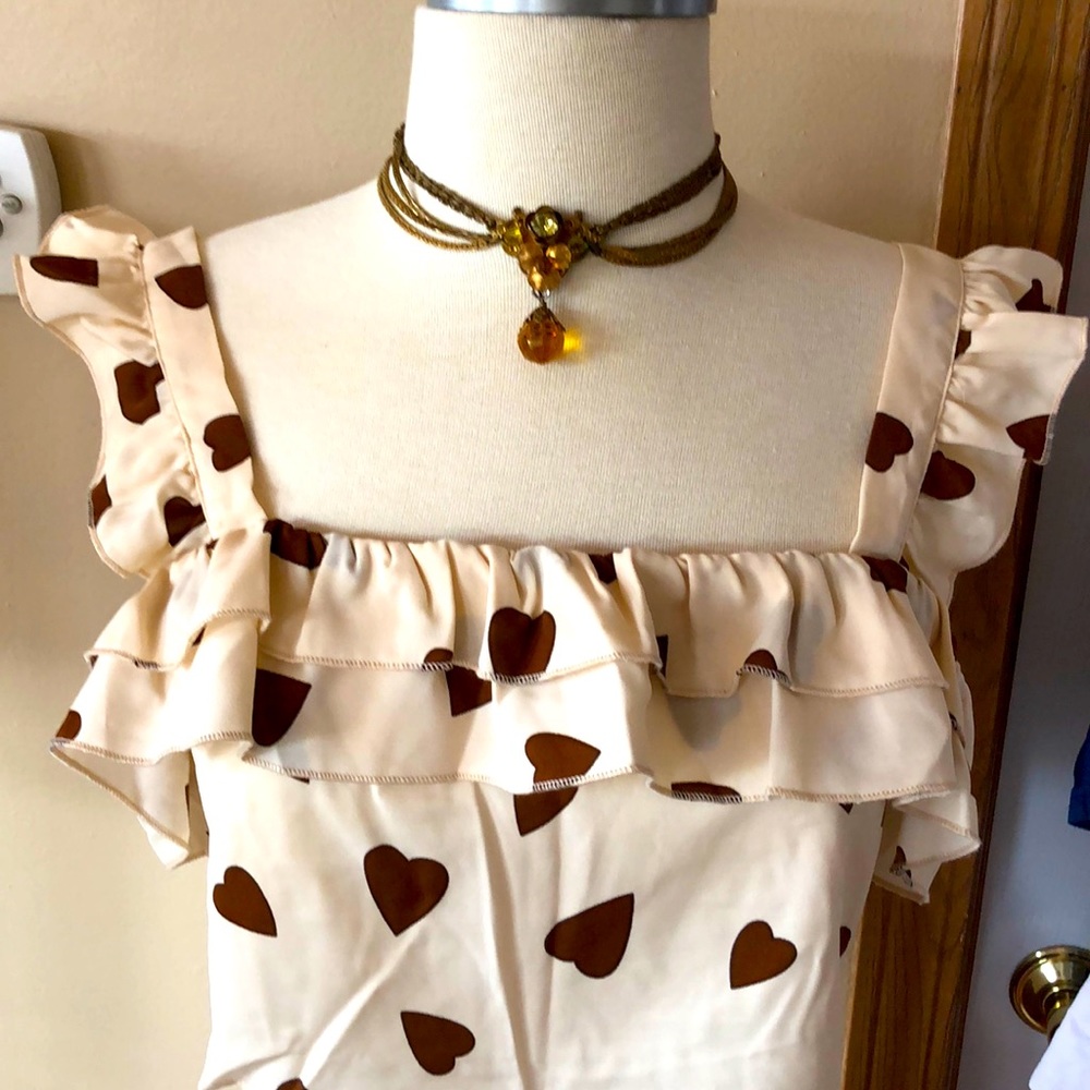 Beautiful 🤎 Design Ruffled Sleeves Crop Top. Sexy and elegant! Size M